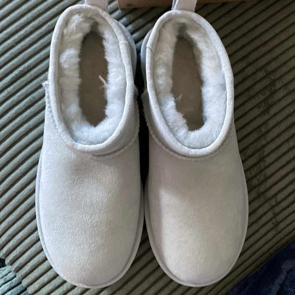 NWOT UGG Ultra Mini Boot